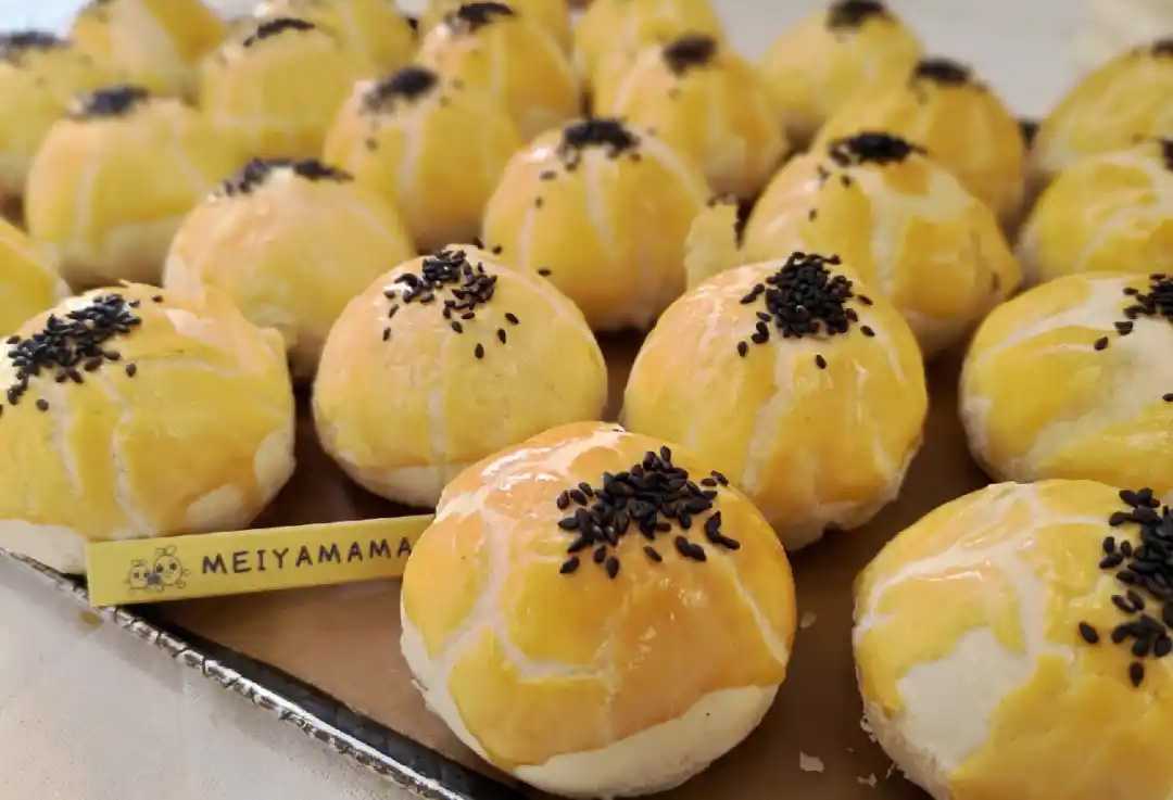 蛋黃酥月餅包裝機(jī)——傳統(tǒng)美味的現(xiàn)代封裝，守護(hù)經(jīng)典，傳遞心意