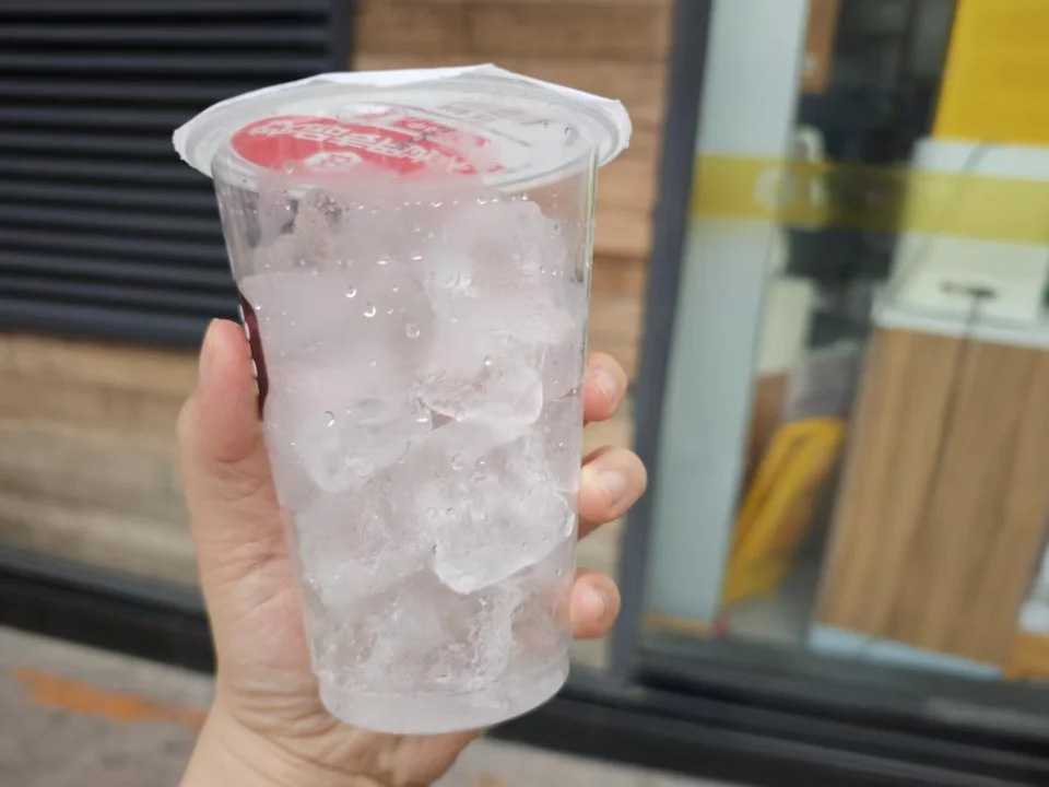 創(chuàng)新自動化冰杯生產(chǎn)線——飲品行業(yè)的革命性變革，開啟智能生產(chǎn)新時代